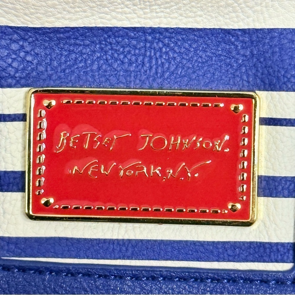 Betsey Johnson Crossbody Bag - Picture 4 of 7
